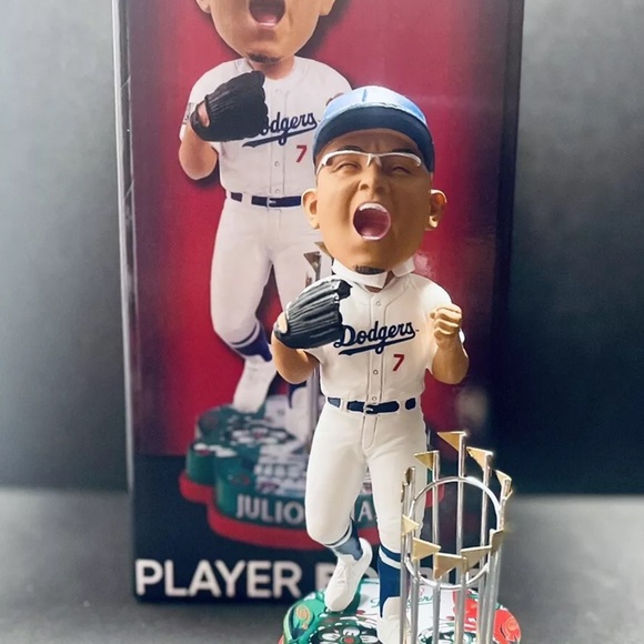 this bundle a Julio Urias 2020 World Series
FOCO Flag and a Last Out Bobblehead. - Picture 3 of 3